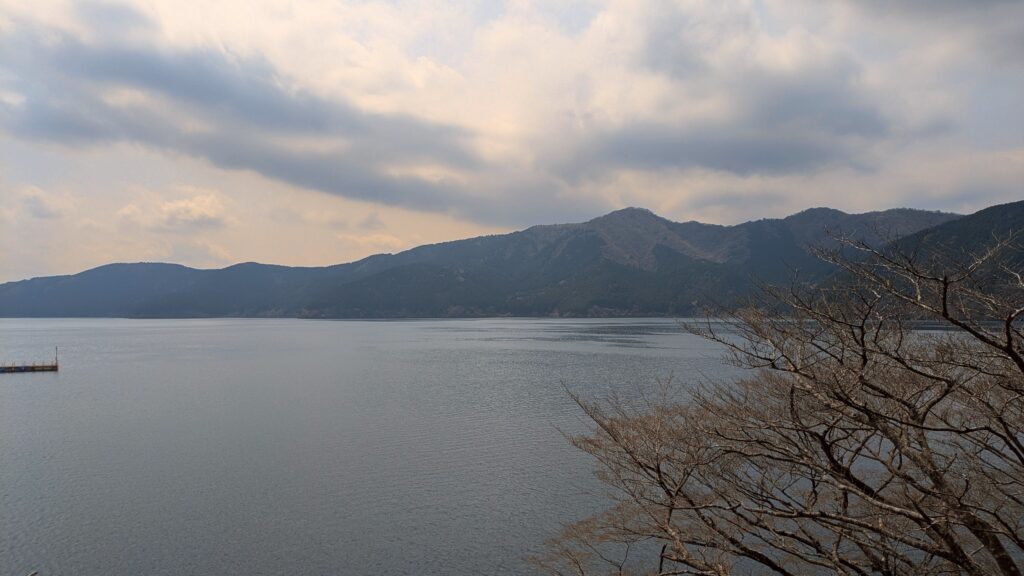 九頭龍神社から見た芦ノ湖【埼玉県川越市結婚相談所スミレクラブ】